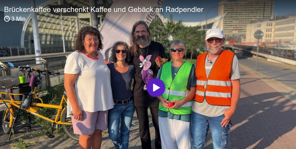Brueckenkaffee verschenkt Kaffee und Gebäck an Radler
